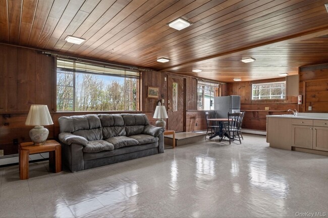 Building Photo - 353 Candlestick Hill Rd