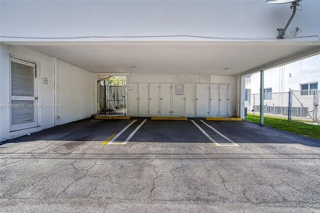 Building Photo - 1824 Monroe St