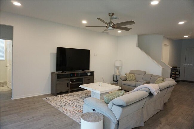 Building Photo - 5732 Newberry Pnes Ave