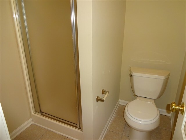 Building Photo - 210 Summer Hill Cir