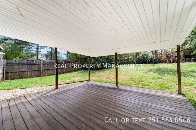 Building Photo - 9631 Royal Woods Dr N