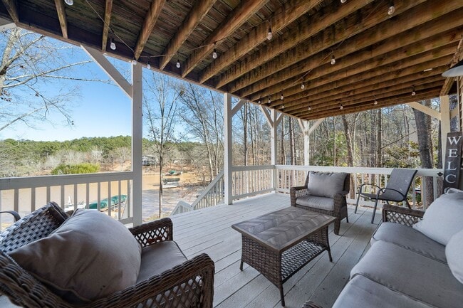 Building Photo - 108 Horseshoe Cir