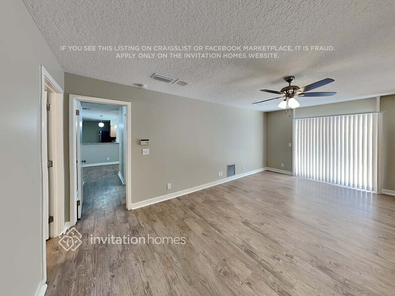 Building Photo - 8652 Villa San Jose Dr E