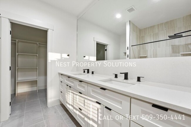 Building Photo - 4102 Quinn Dr NE