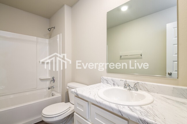 Building Photo - 1002 W Lawton Rd