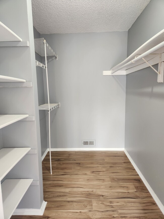 Building Photo - 215 Rachel Ct