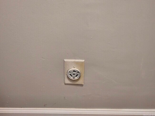 Building Photo - 109 S Longfield Ave