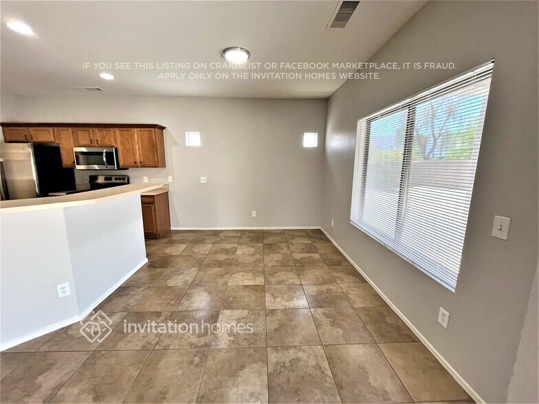 Building Photo - 13050 W Larkspur Rd