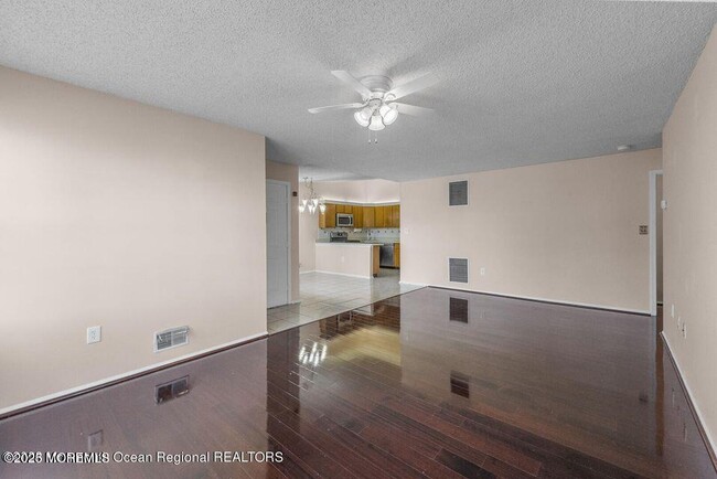 Building Photo - 237 Wycoff Way W