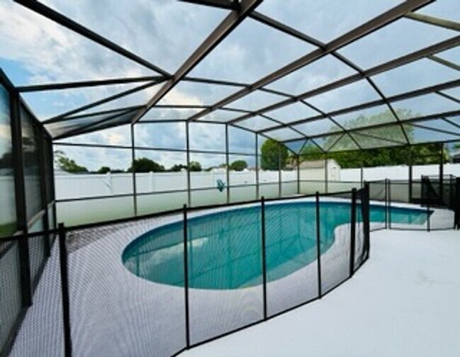Building Photo - Kissimmee - 3 Bedroom, 2 Bathroom - $2,295.00