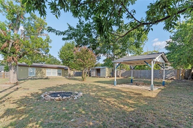 Building Photo - 3020 Great Valley Dr