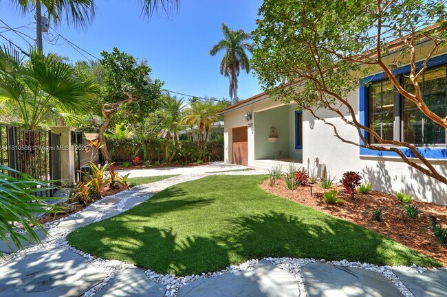 Building Photo - 2527 Inagua Ave