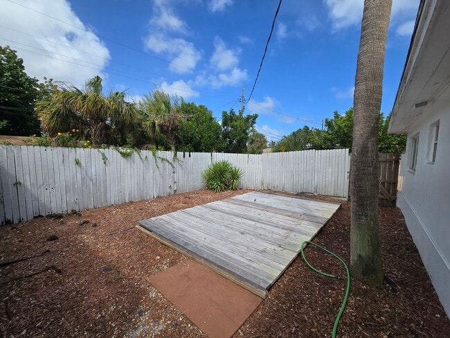 Building Photo - Updated East Delray Duplex | No HOA + Private Yard