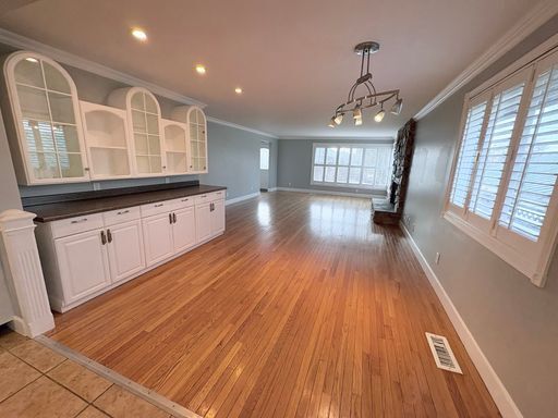 Building Photo - Charming 5-Bedroom Home in Prime Ballard Location! Open House Saturday April 4th