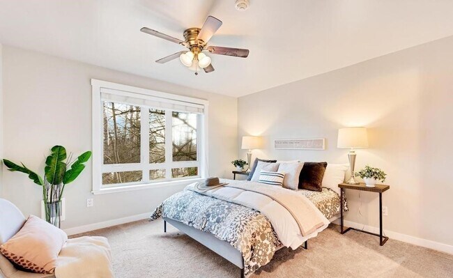 Building Photo - Luxurious, Bright and Meticulously Maintained 2 Bed and 2 Bath Condo