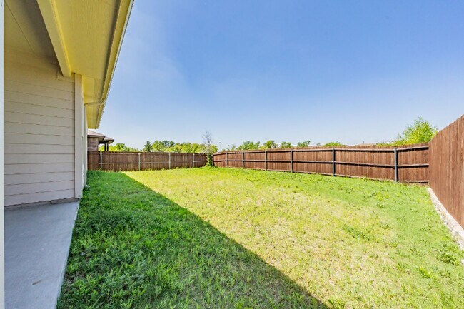 Building Photo - 8637 Centerboard Ln