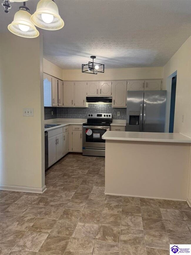 Building Photo - 105 Candy Ct