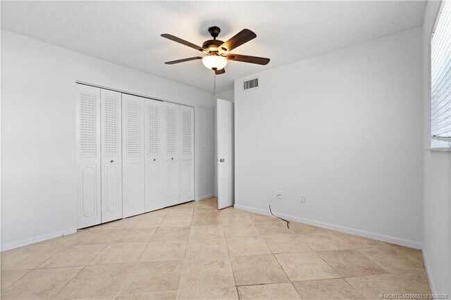 Building Photo - 2118 SE Edler Dr