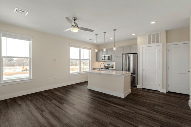 Building Photo - The Pointe at Overlook