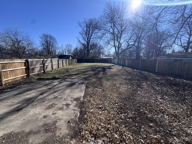 Building Photo - 1230 Vim Dr