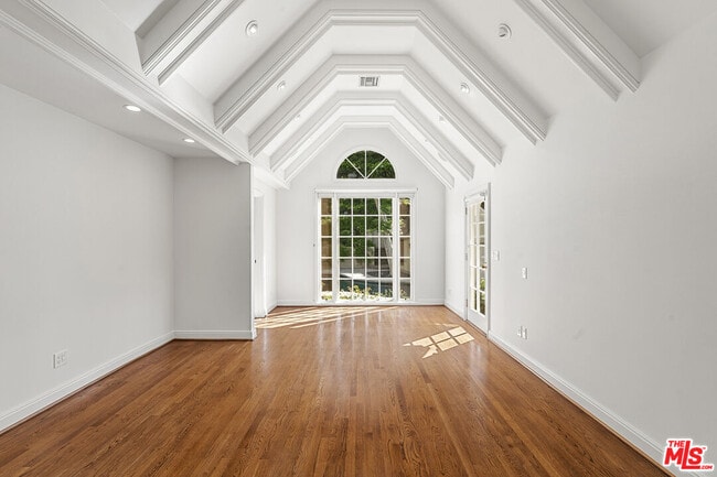Building Photo - 1240 N Doheny Dr