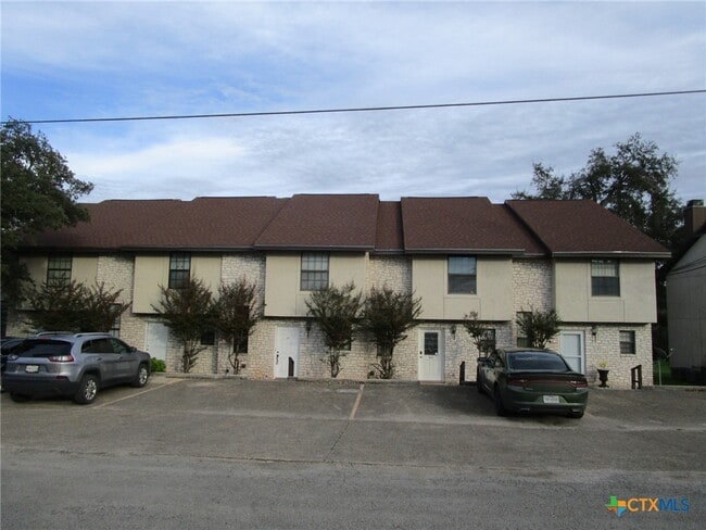 Building Photo - 421 Watts Ln