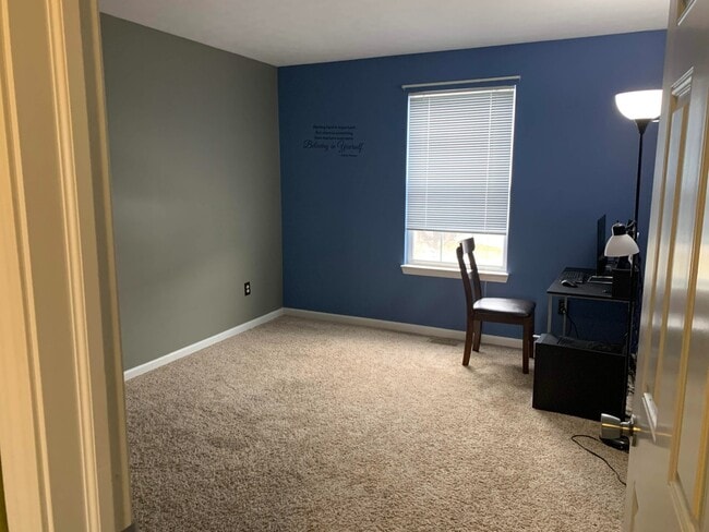 Building Photo - 3 Bedroom 3 Bath House with 2 Car Garage