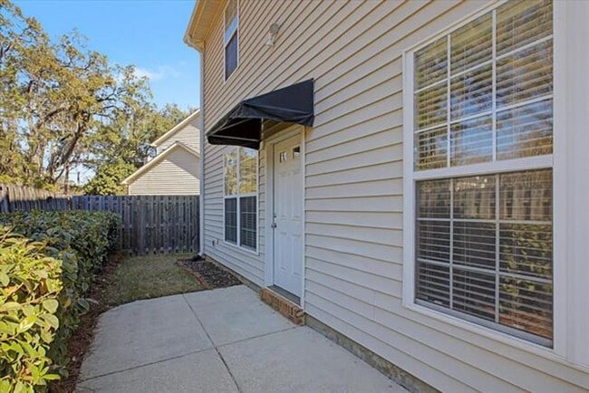 Building Photo - 2 Story Garden Killearn Home