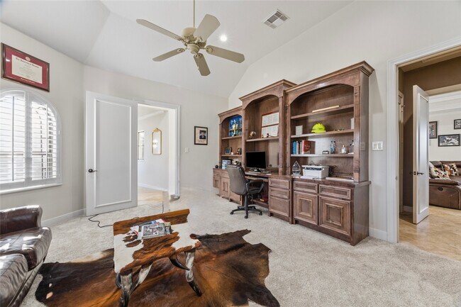Building Photo - 600 Royal Oaks Dr