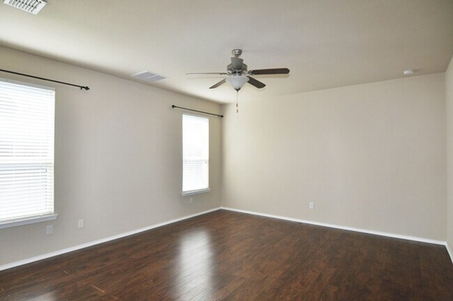 Building Photo - 3521 Twin Pines Dr