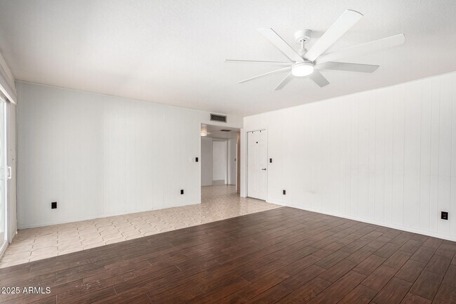 Building Photo - 11621 N 39th St