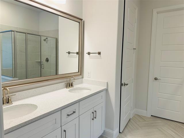 Building Photo - 1605 Hart Dr