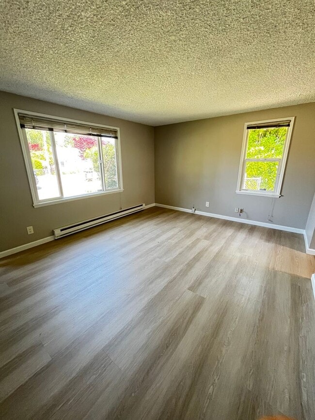 Building Photo - Fully Renovated 2 BD and 1 BA w/ detached ...