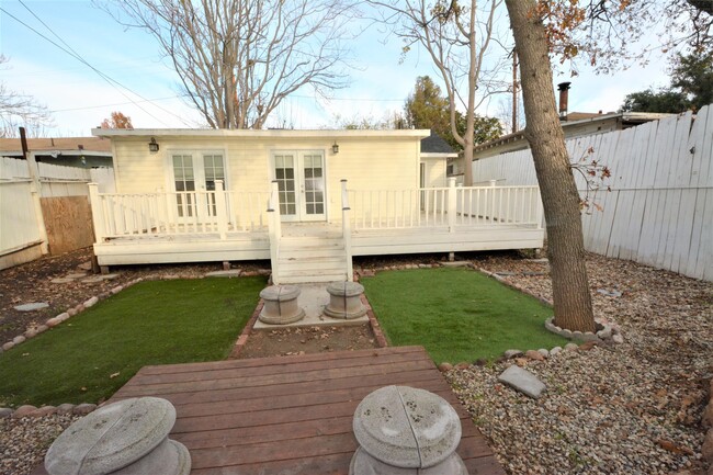 Building Photo - 2884 Crescent Way