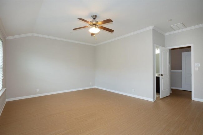 Building Photo - 1620 Bryant Dr