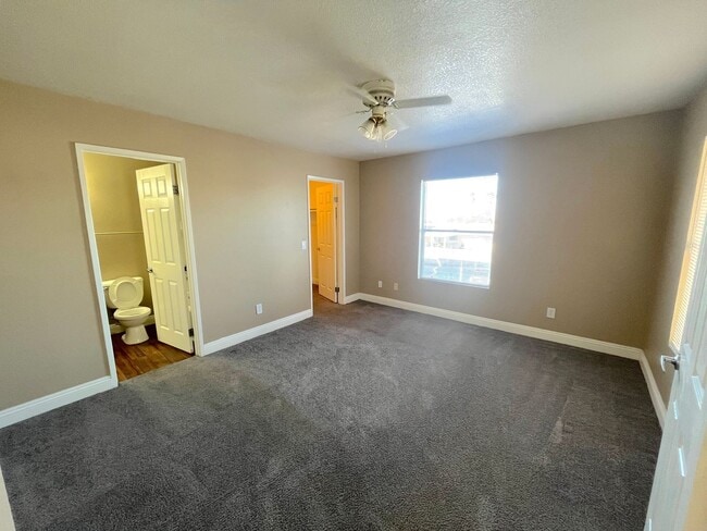 Building Photo - 2 bed 2 bath 2nd floor condo unit in gated community w/pool and amenities