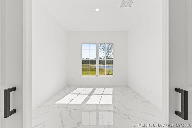 Building Photo - 10264 Field Flower Trl