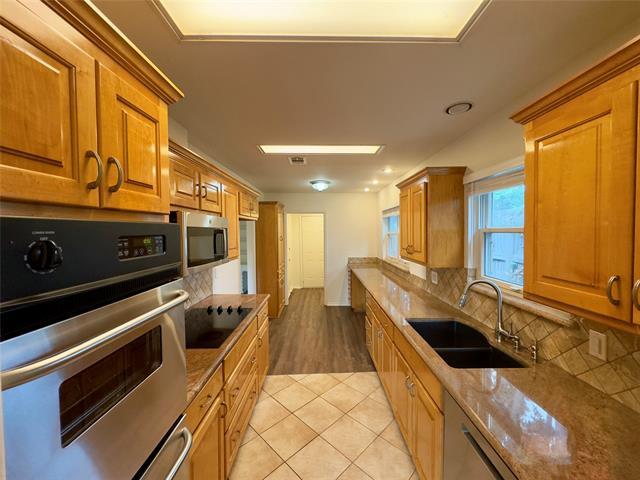 Building Photo - 7511 La Avenida Dr