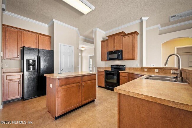 Building Photo - 929 Raindrop Ln