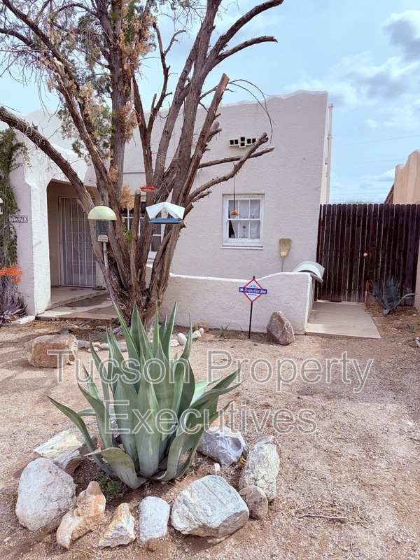 Building Photo - 1220 N Olsen Ave