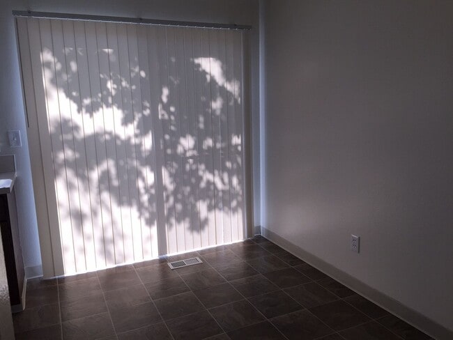 Building Photo - 178 W Colby Ln