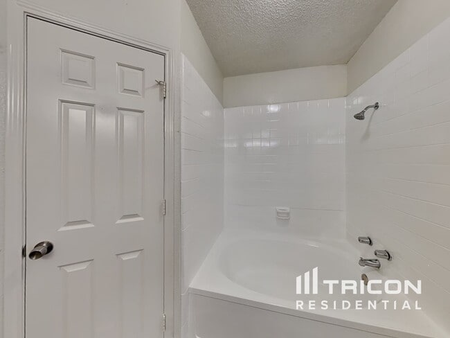 Building Photo - 1534 High Pointe Ln