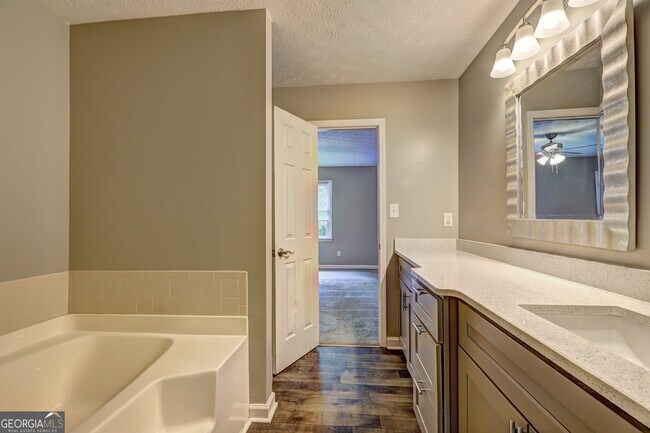 Building Photo - 604 Cloudland Dr