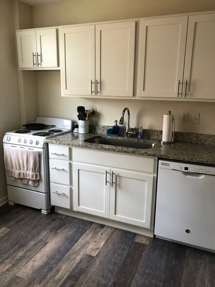 1 bed/ 1 Bath Kitchen - Embassy House