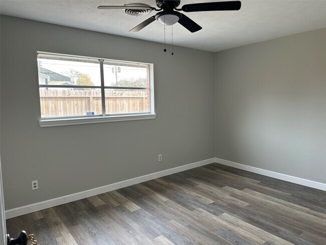 Building Photo - 4821 Burning Tree Dr