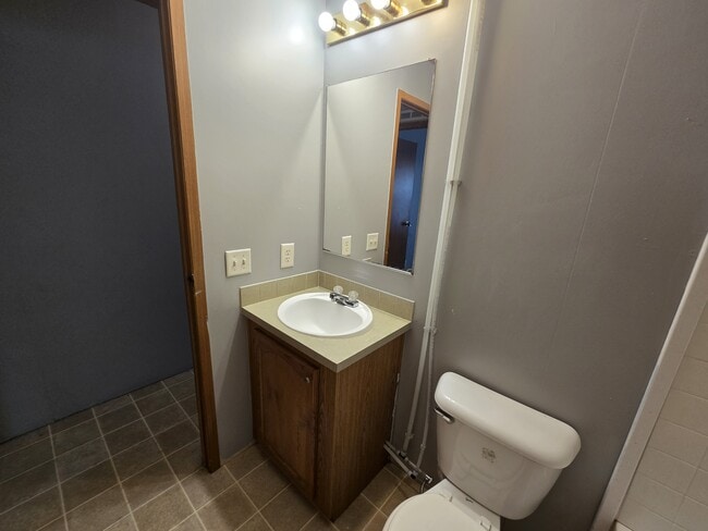 Building Photo - 700 W Ridgeway Ave