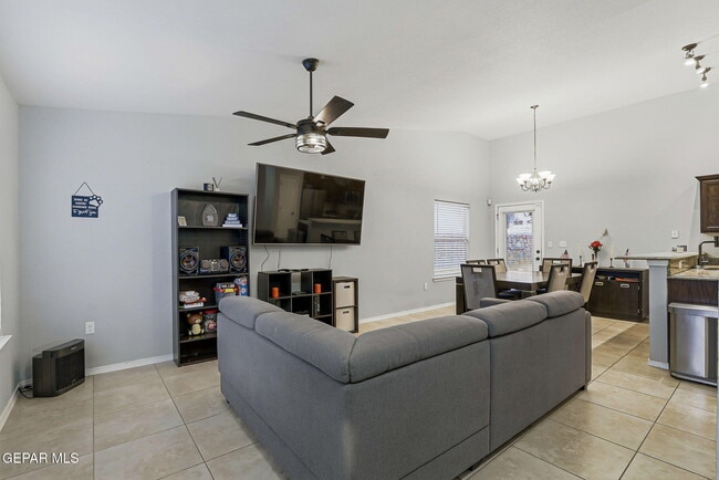 Building Photo - 14383 High Rock Dr