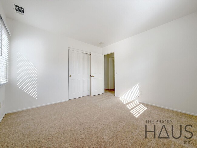 Building Photo - Desirable Oak Creek Community Detached Home with Two Car Garage