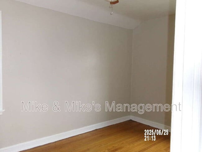 Building Photo - 1202 W Hope Ave