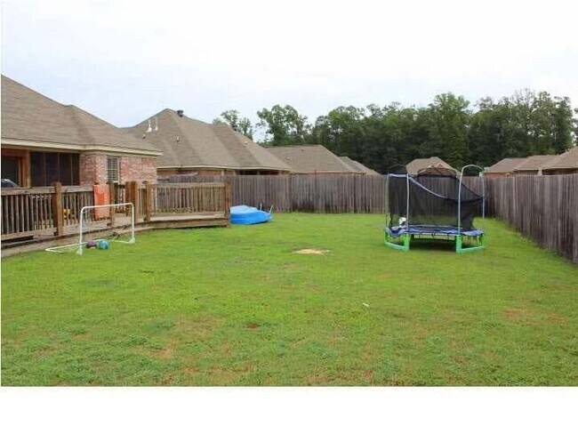 Building Photo - 614 Oak Park Cir